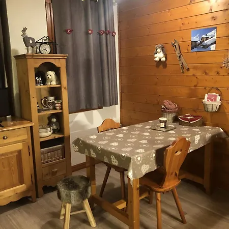 Beautiful And Cosy Studio شقة فالوار